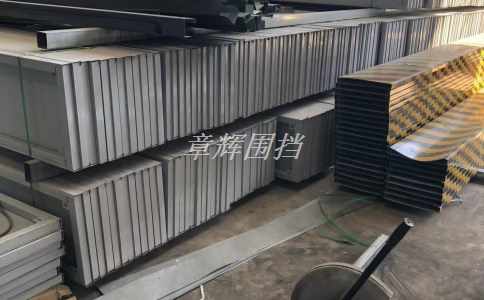 簡易圍擋在保障交通安全方面有哪些作用？（簡易圍擋在交通中的應(yīng)用價(jià)值）