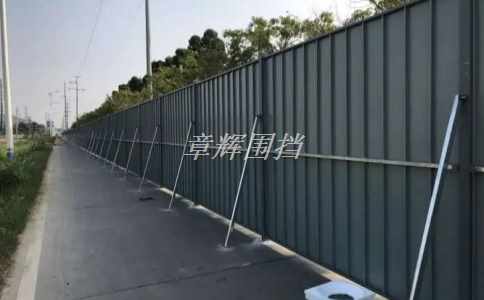 在哪些緊急情況下需要使用簡易圍擋來進行臨時隔離?(緊急情況下簡易圍擋的應急使用方法) 在哪些緊急情況下需要使用簡易圍擋來進行臨時隔離?(緊急情況下簡易圍擋的應急使用方法)