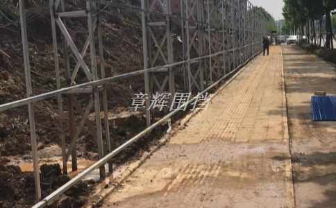 如何合理設(shè)置和管理不同類型的簡易圍擋，如臨時(shí)性、**性等？